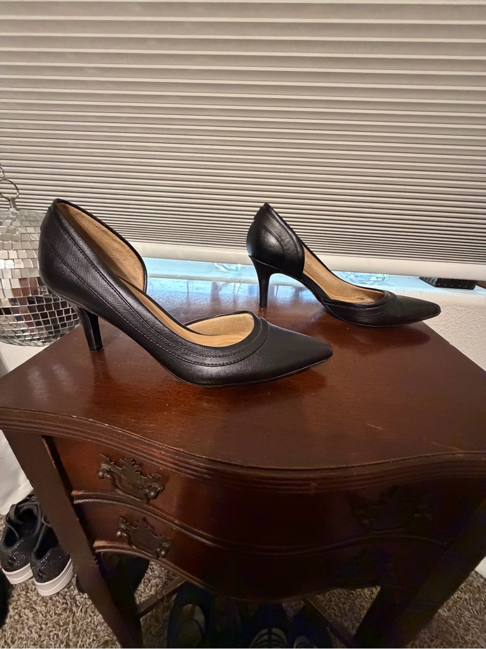 Abella Black Pointed-Toe Leather-like Pumps - Picture 2 of 5